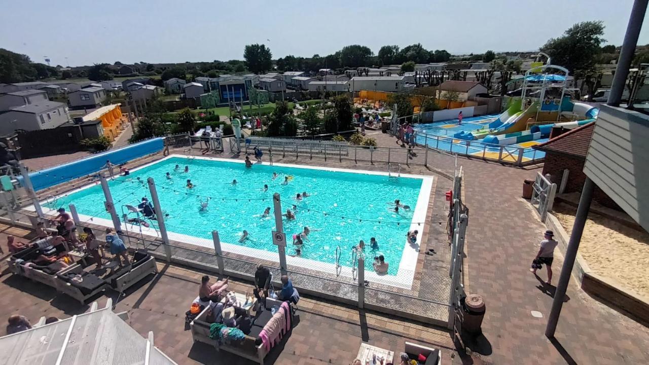 The Burrows Holiday Caravan, Seal Bay Selsey Esterno foto